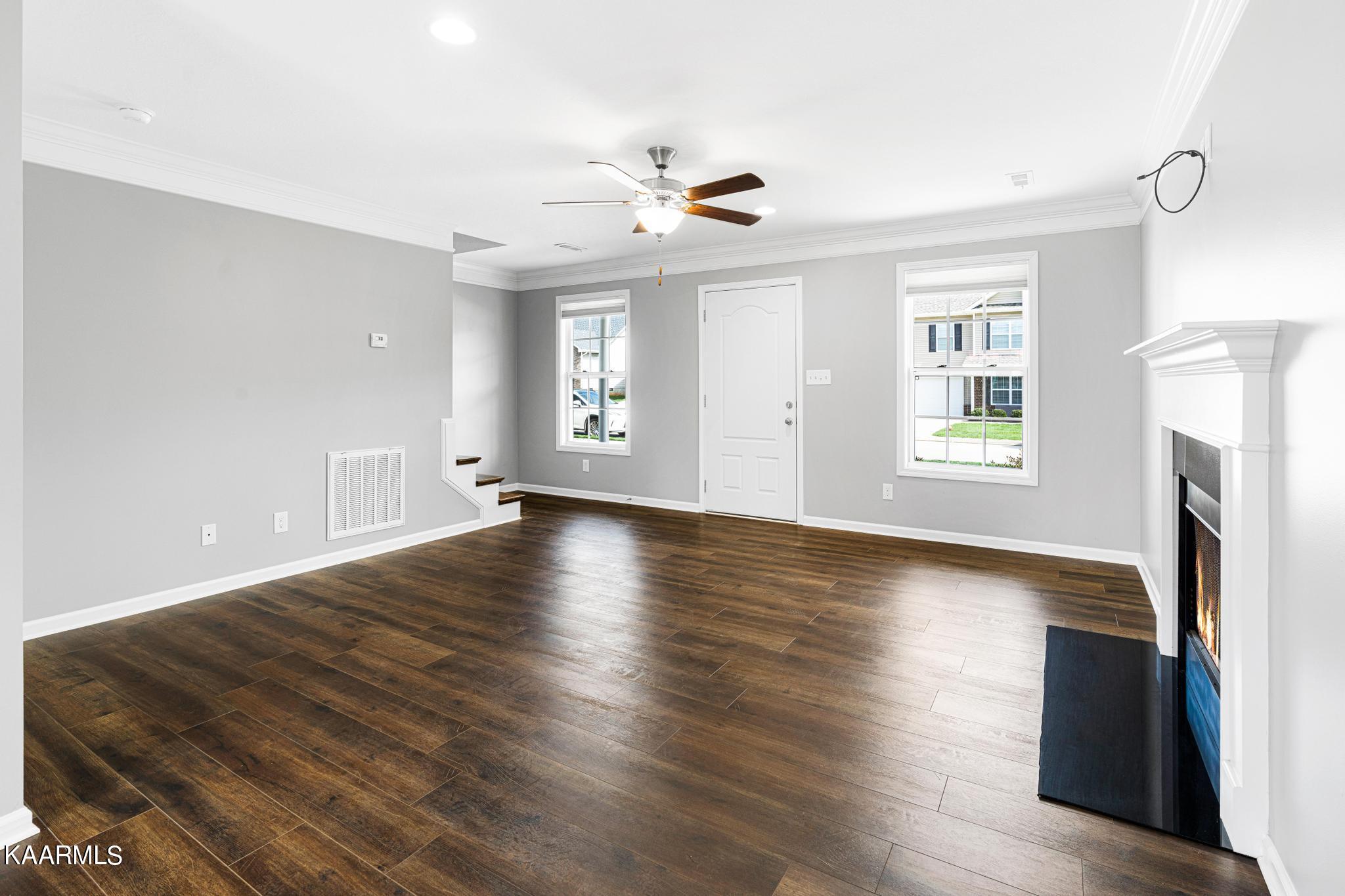 7356 Ladd Road Powell, TN 37849 - Photo 8 of 28 Living Room