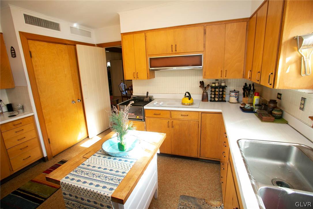 122 Squirrel Road Cresco, PA 18326 - Photo 8 of 50 Gallery Image 8