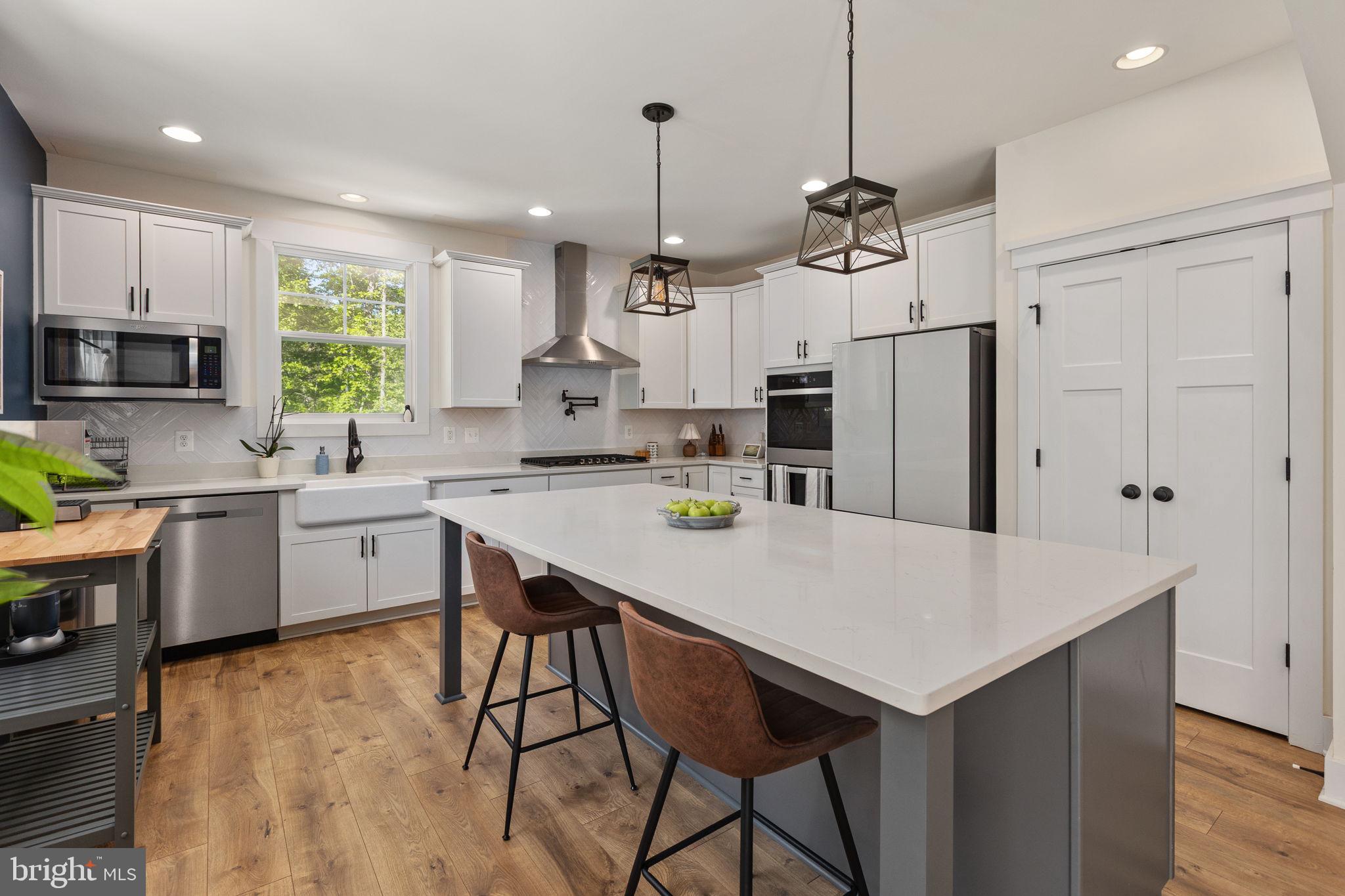 52 Acorn Ridge Court Fredericksburg, VA 22406 - Photo 30 of 101 Larg Kitchen Island