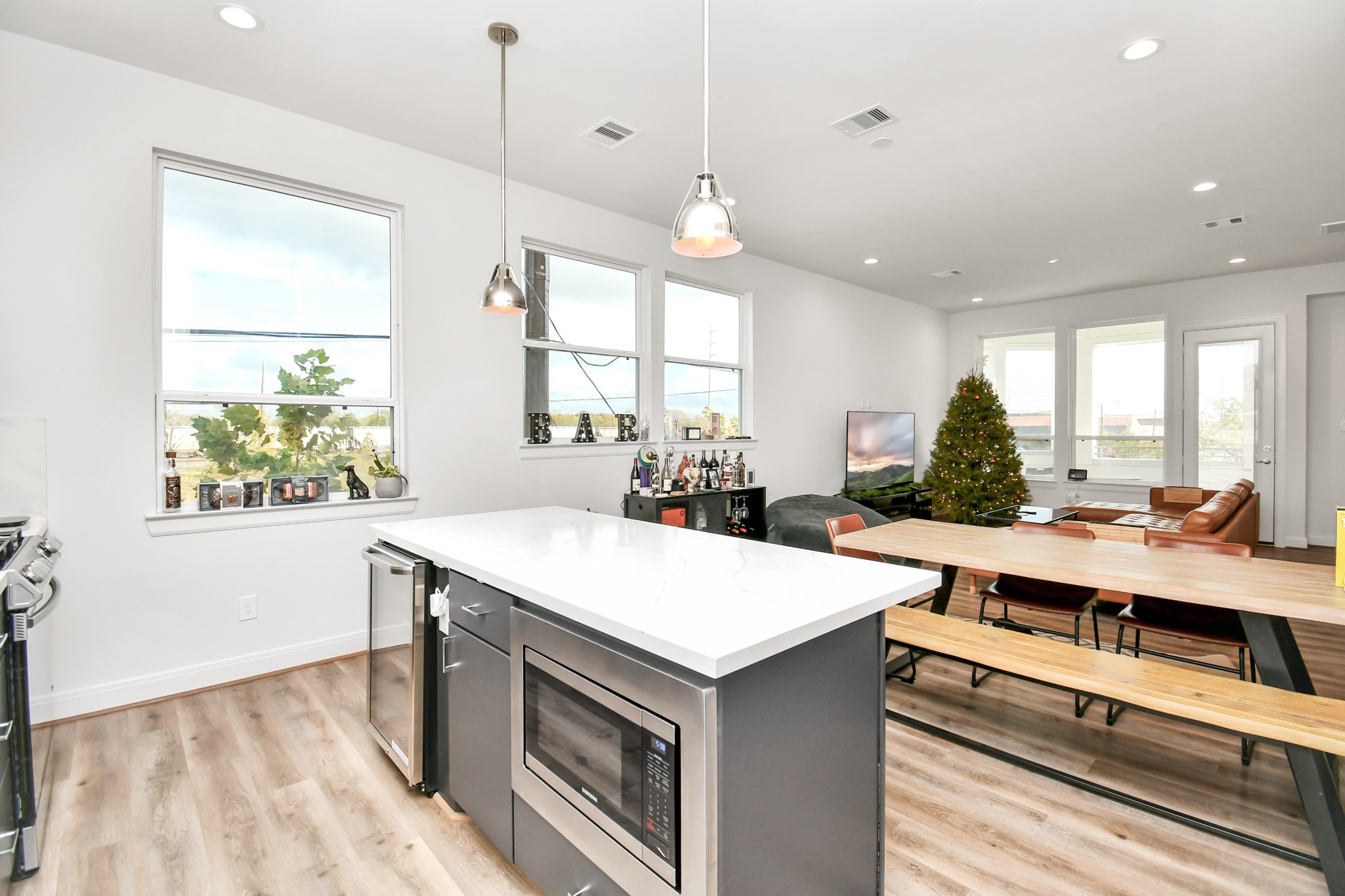 1905 Maury Street, Unit A Houston, TX 77026 - Photo 23 of 44 a room with furniture and window