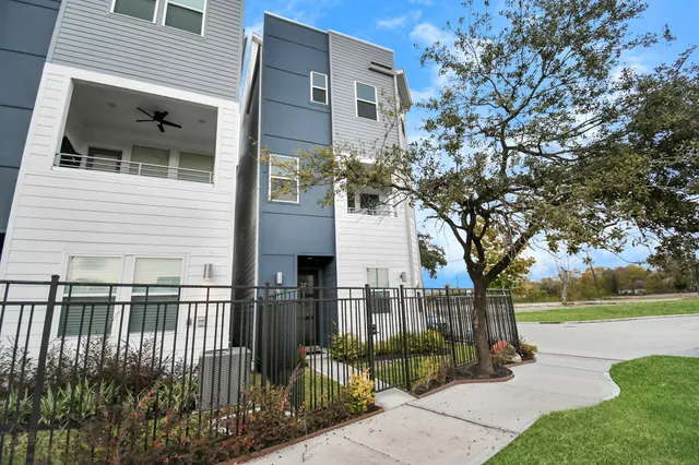$2,900 | 1905 Maury Street, Unit A, Houston, TX 77026