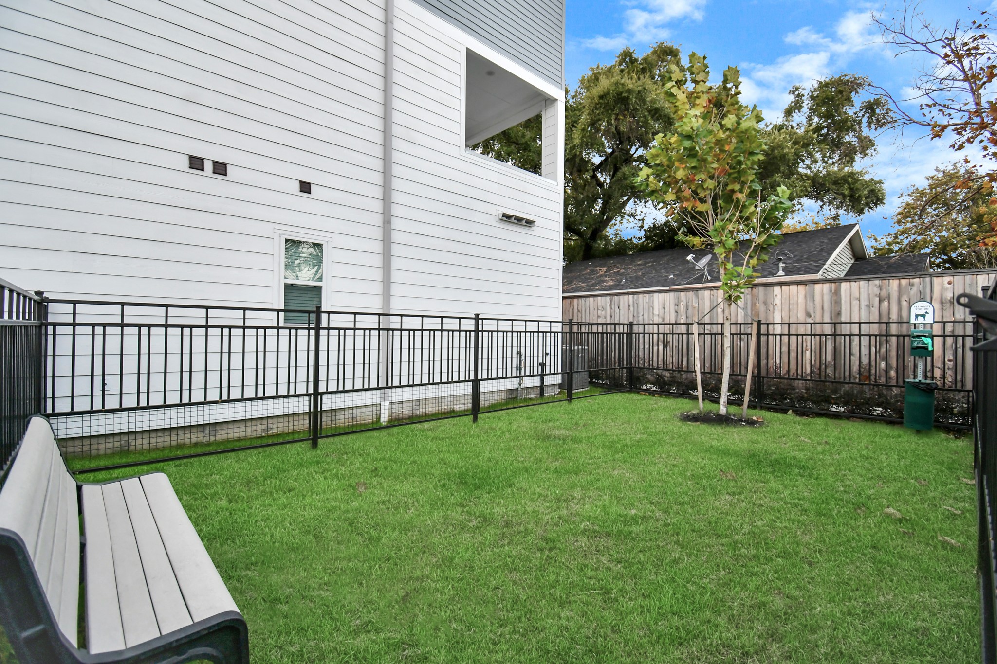 1905 Maury Street, Unit A Houston, TX 77026 - Photo 42 of 44 a view of a backyard with a garden