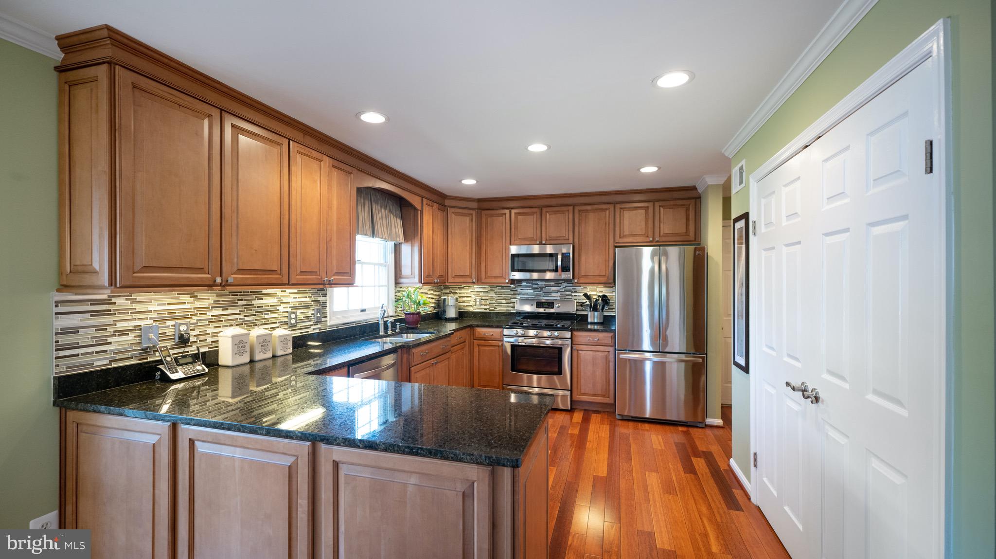 14016 Eternity Road Germantown, MD 20874 - Photo 11 of 36 Kitchen