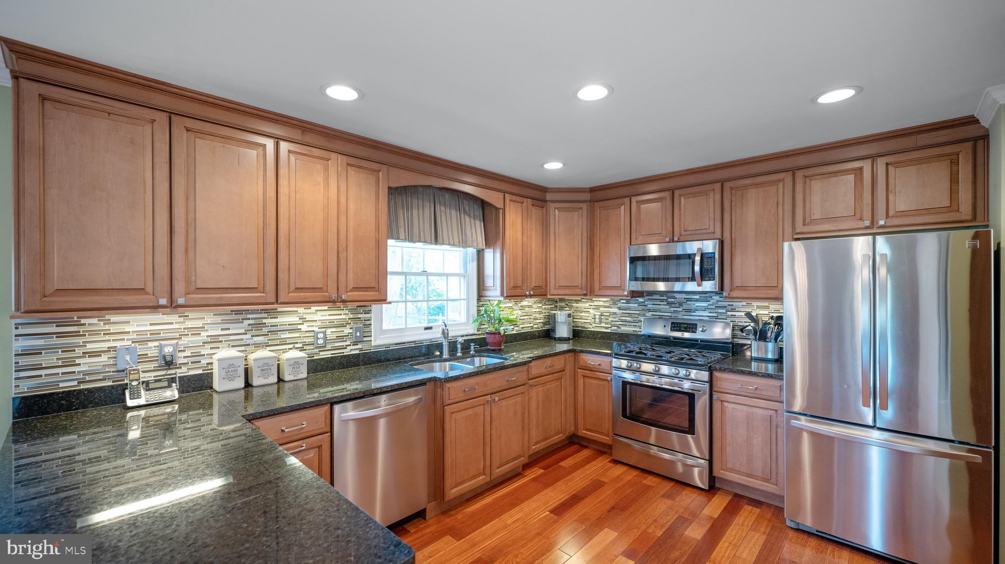 14016 Eternity Road Germantown, MD 20874 - Photo 12 of 36 Updated and has plenty of counter space
