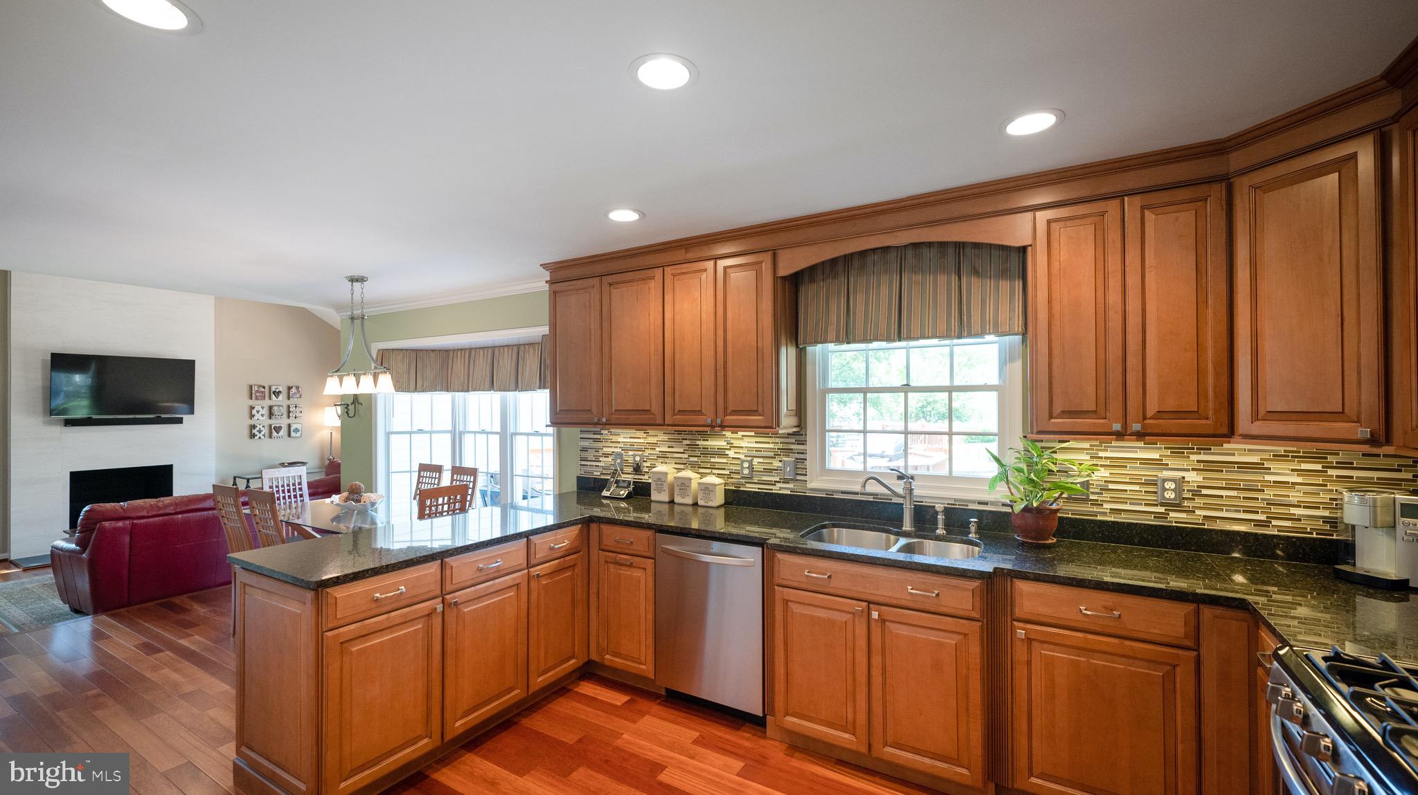 14016 Eternity Road Germantown, MD 20874 - Photo 13 of 36 Kitchen