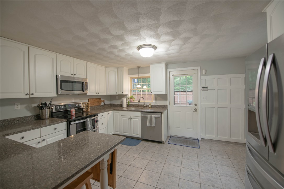20 Whipple Road Smithfield, RI 02917 - Photo 10 of 27