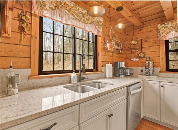 $550,000 | 1436 Peninsula Drive, Central City, PA 15926