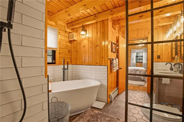 $550,000 | 1436 Peninsula Drive, Central City, PA 15926