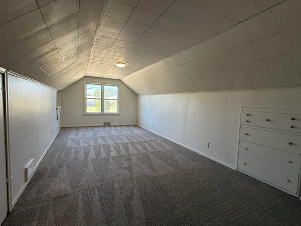 $165,000 | 15305 Evergreen Avenue, Eastpointe, MI 48021