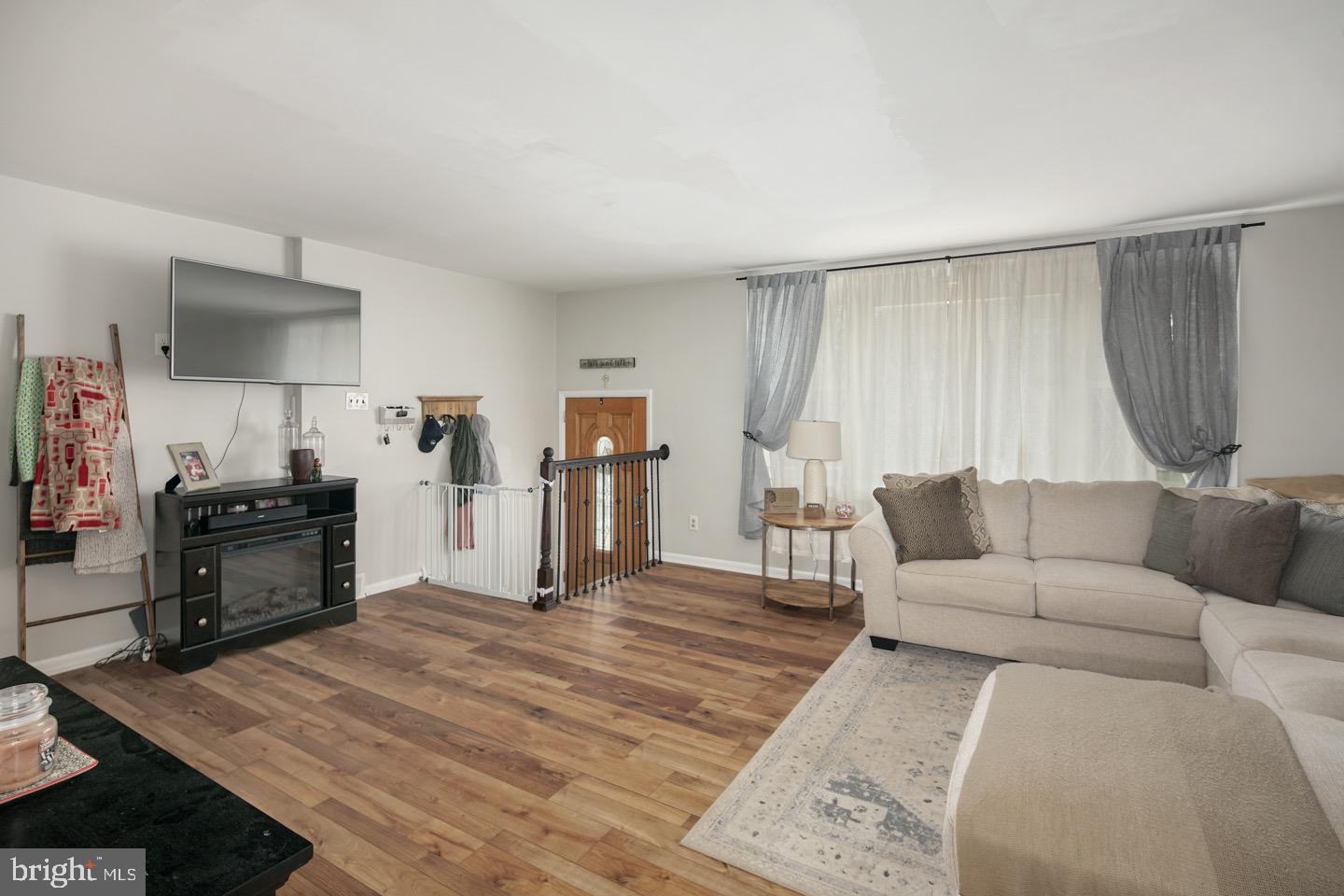 11812 Colman Road Philadelphia, PA 19154 - Photo 2 of 26 Gallery Image 2