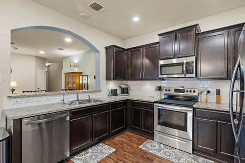 $285,000 | 125 Beth Ann Loop, Taylor, TX 76574
