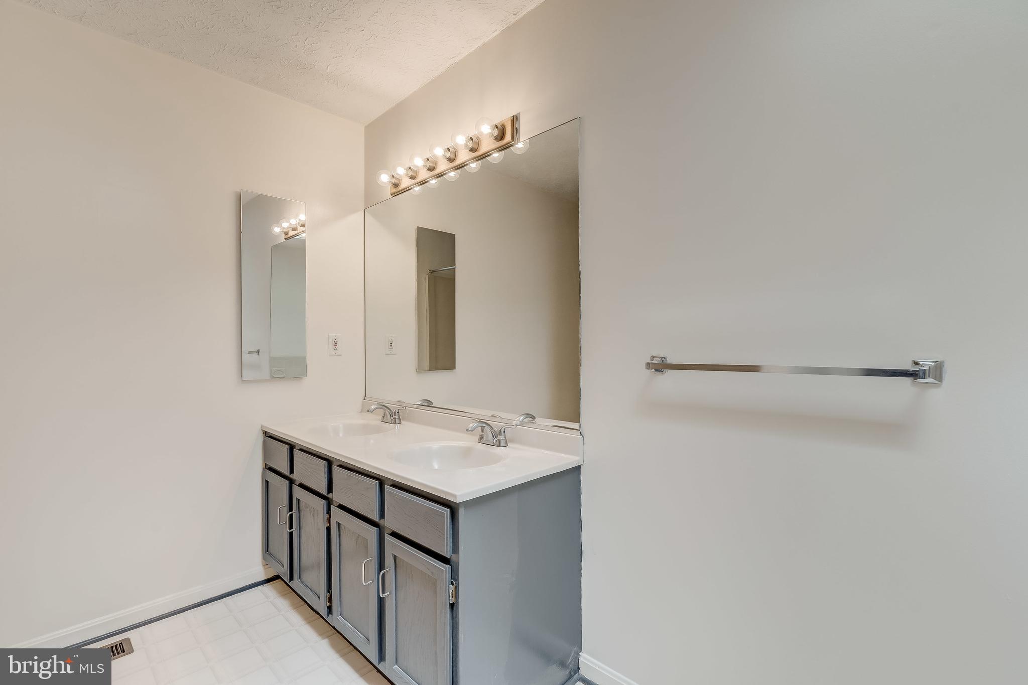 545 Fairmount Road Linthicum, MD 21090 - Photo 26 of 35 Master Bathroom His and Her sinks