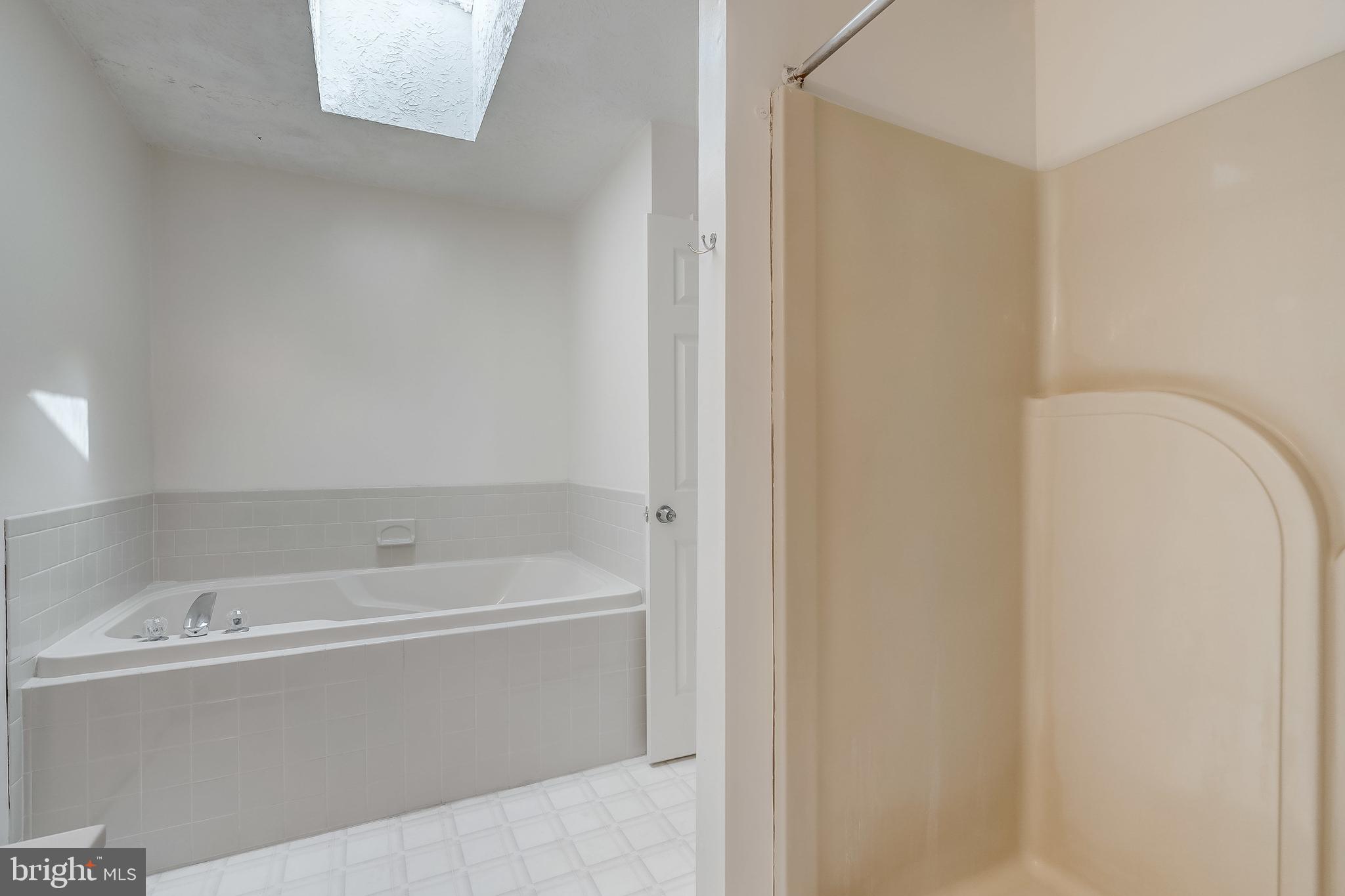 545 Fairmount Road Linthicum, MD 21090 - Photo 27 of 35 Master Bathroom Soaking Tub