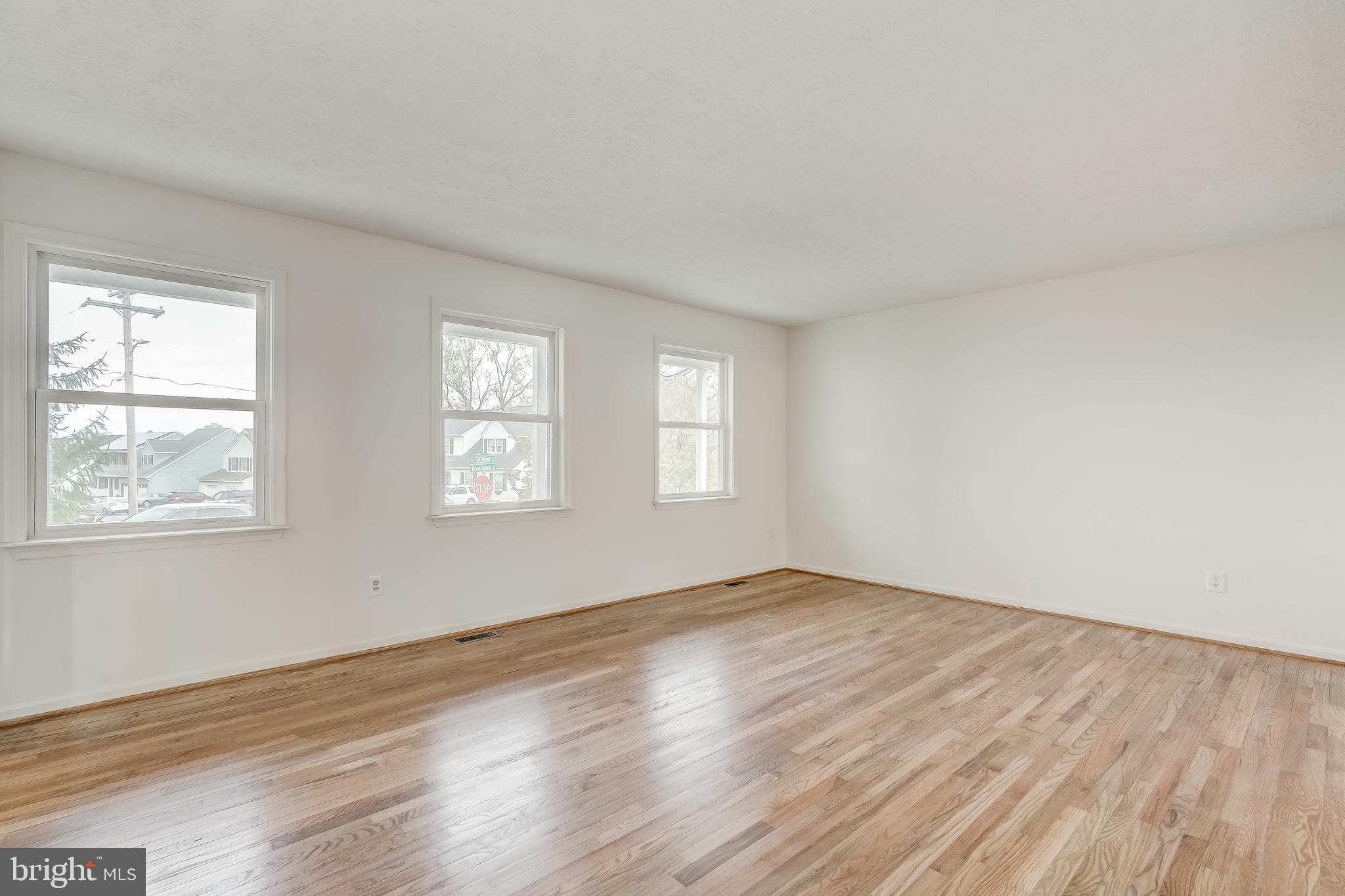 545 Fairmount Road Linthicum, MD 21090 - Photo 6 of 35 Living Room Windows