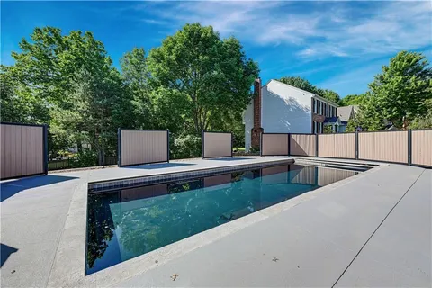 $750,000 | 5005 West 131st Street, Leawood, KS 66209