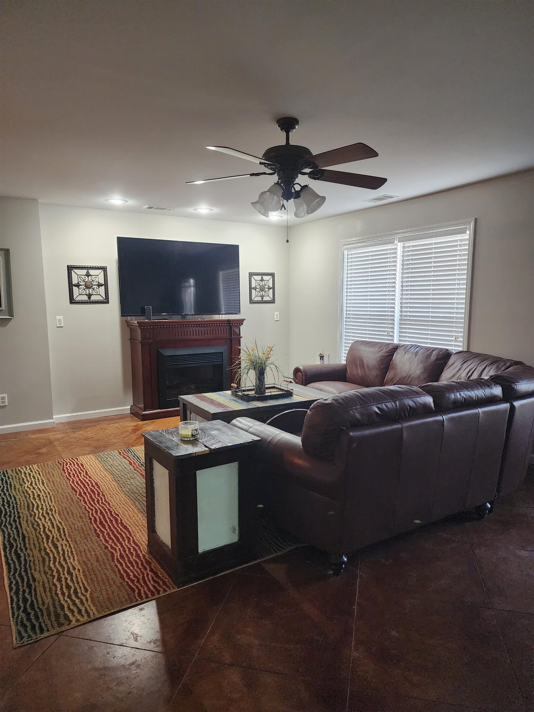 620 Old Road Counce, TN 38326 - Photo 15 of 32 a living room with furniture and a flat screen tv