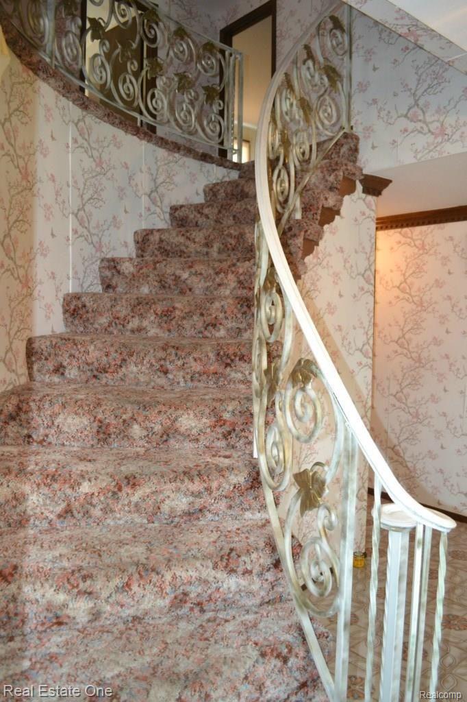 419 Lake Forest Road Rochester, MI 48309 - Photo 65 of 99 Stairs to Upper Bedrooms