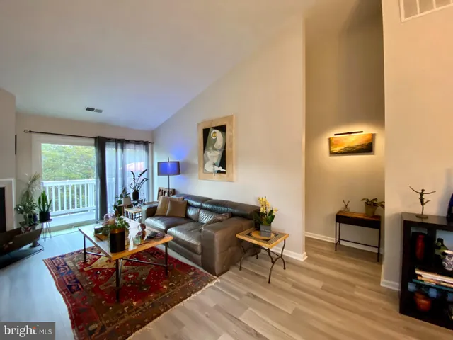 $2,700 | 2970 Yarling Court, Falls Church, VA 22042