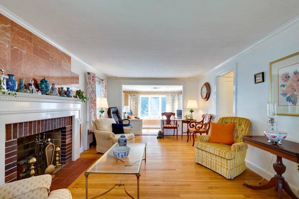 67 Berkshire Road Needham, MA 02492 - Photo 4 of 24