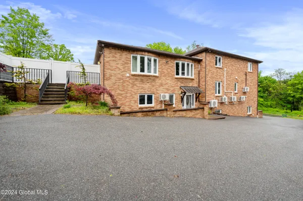 $575,000 | 5 Wawayanda Place, Middletown, NY 10940