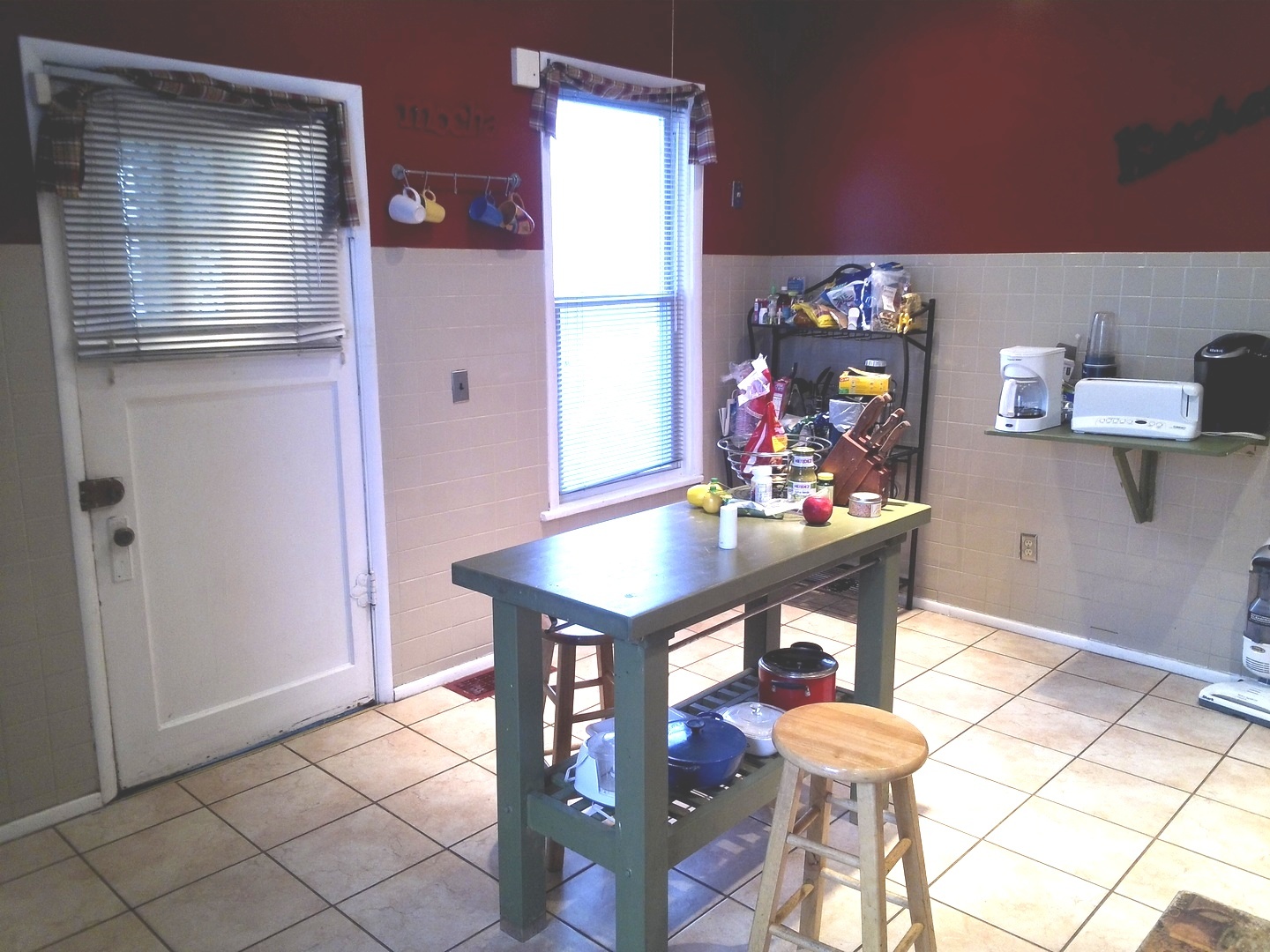 2665 East 77th Street Chicago, IL 60649 - Photo 27 of 46 a view of a workspace with furniture