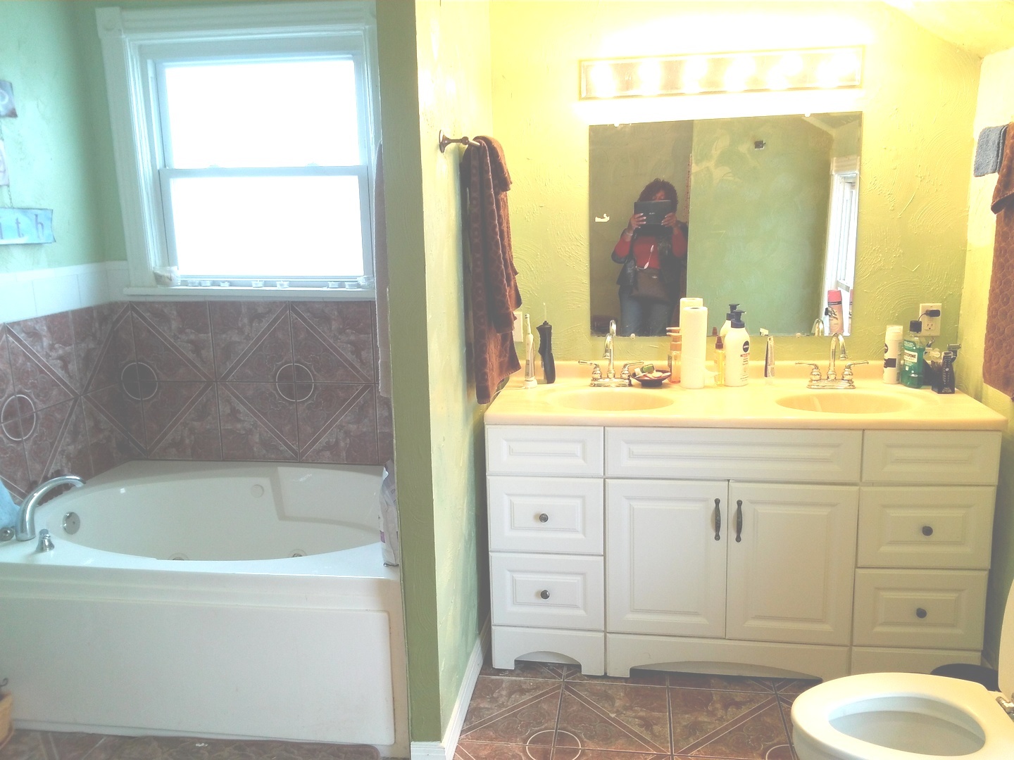 2665 East 77th Street Chicago, IL 60649 - Photo 29 of 46 a bathroom with a tub sink and mirror