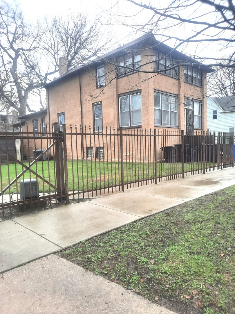 2665 East 77th Street Chicago, IL 60649 - Photo 41 of 46 a view of a house with a outdoor space