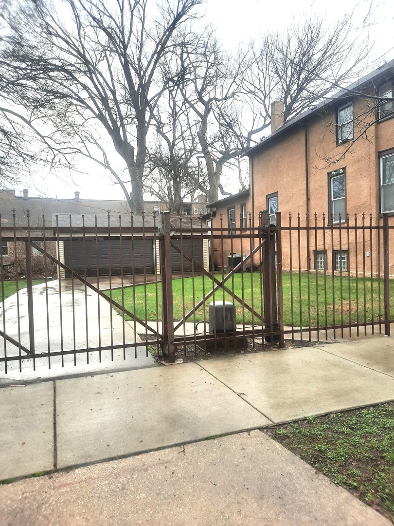 2665 East 77th Street Chicago, IL 60649 - Photo 45 of 46 a view of a backyard