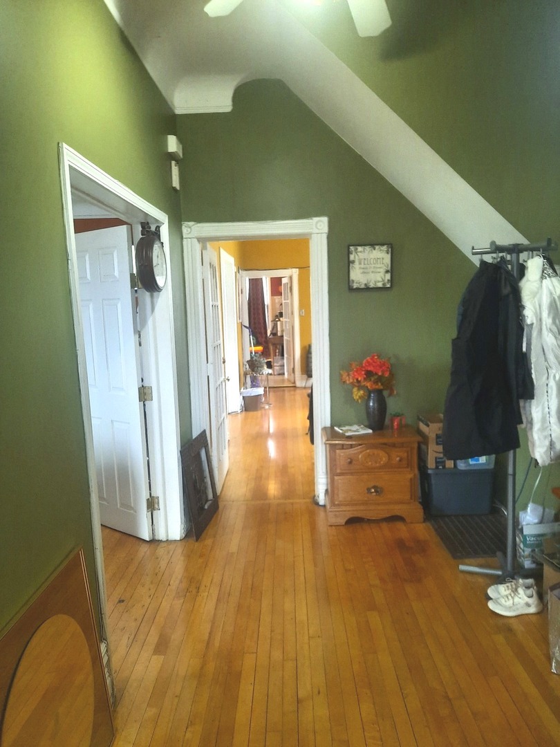 2665 East 77th Street Chicago, IL 60649 - Photo 7 of 46 a view interior of the house