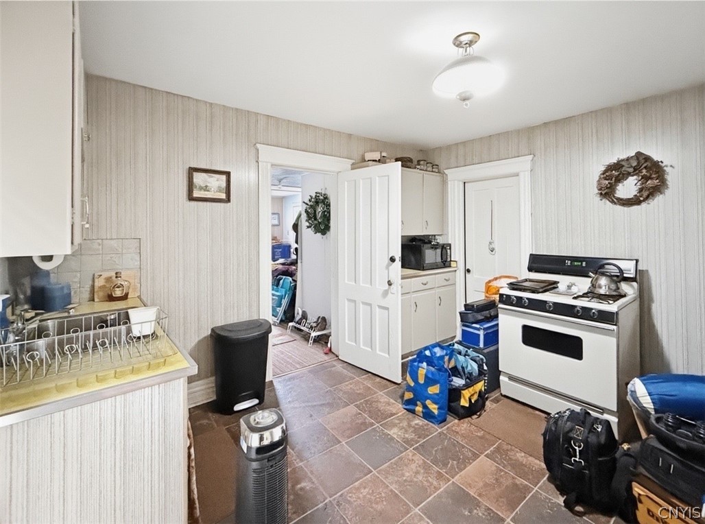 614 Turin Street Rome, NY 13440 - Photo 29 of 46 2nd Floor Kitchen