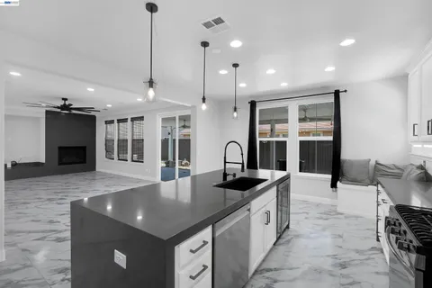$874,000 | 321 Myrtle Lane, Oakley, CA 94561