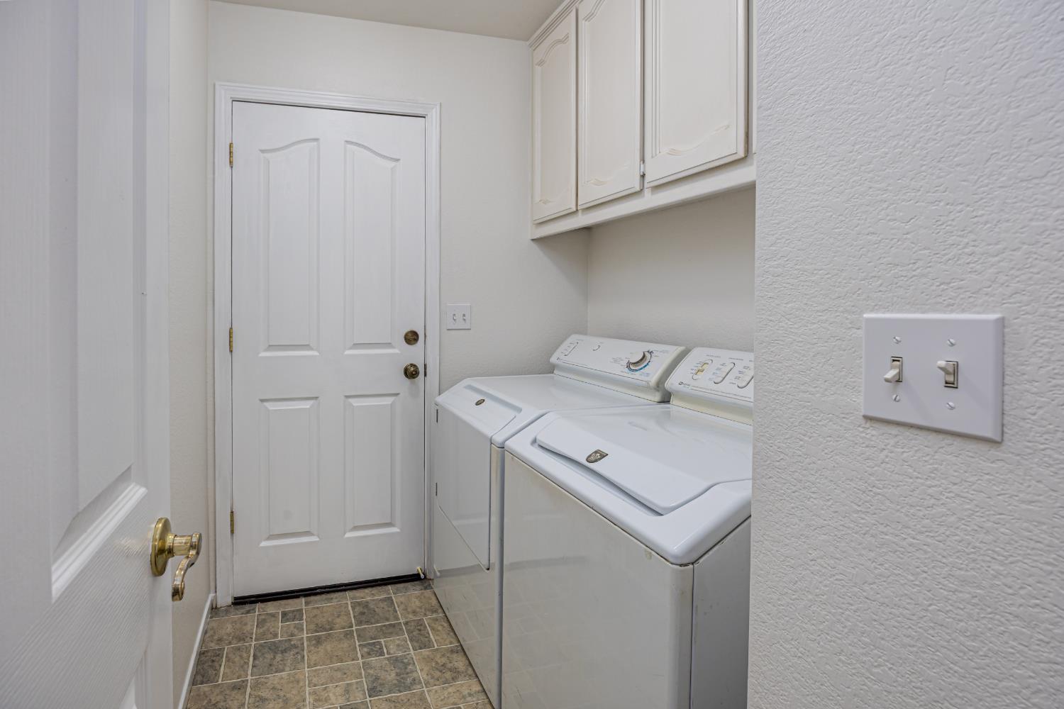 9282 Dever Circle Elk Grove, CA 95624 - Photo 35 of 38 LAUNDRY