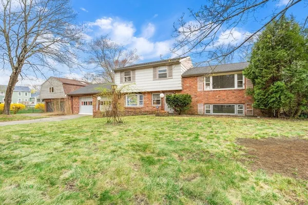 $499,999 | 371 Village Street, Medway, MA 02053