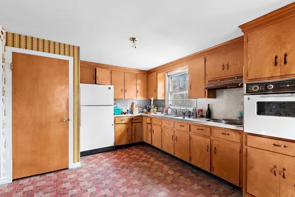 $499,999 | 371 Village Street, Medway, MA 02053