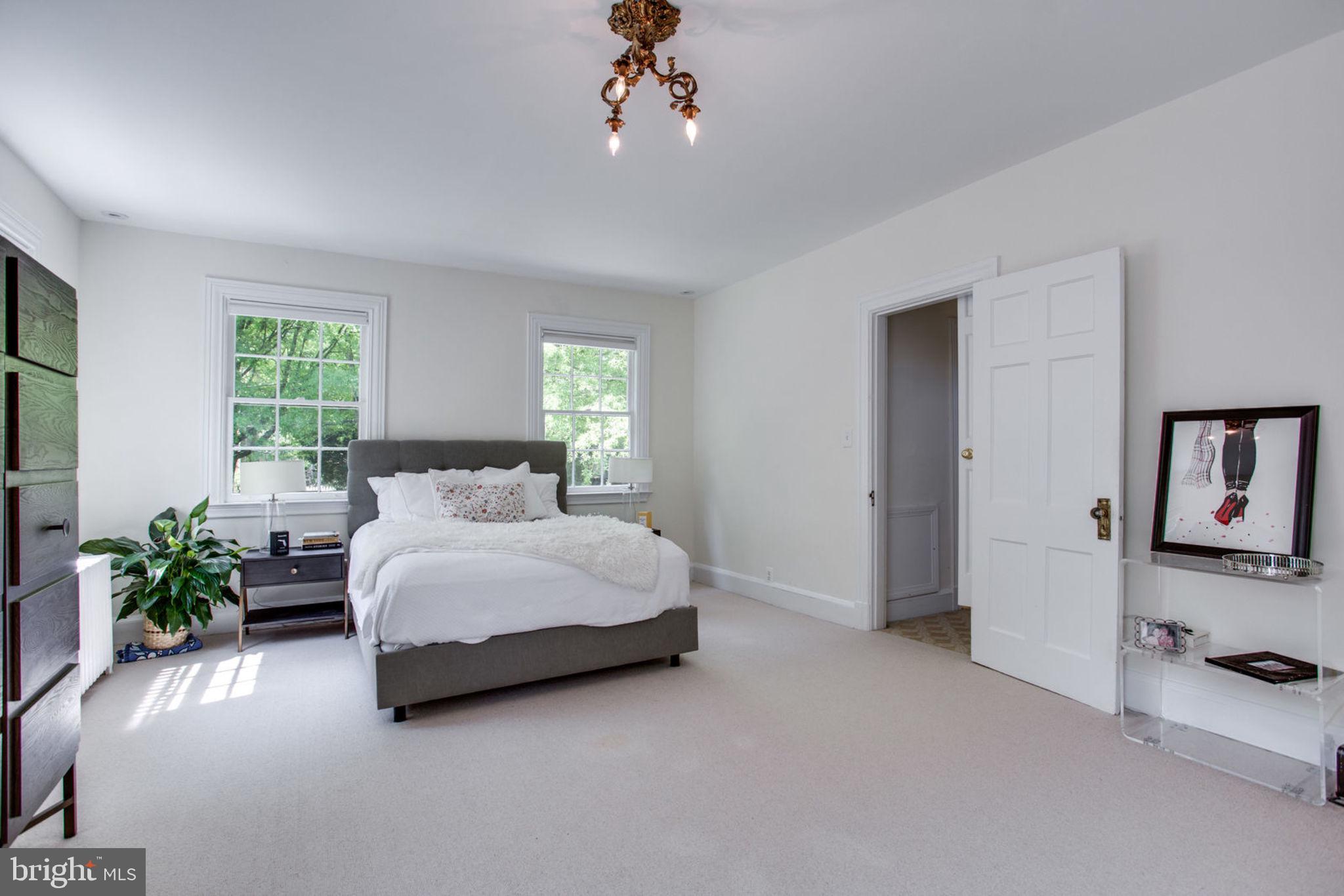 5023 Reno Road Northwest Washington, DC 20008 - Photo 17 of 33 Master suite