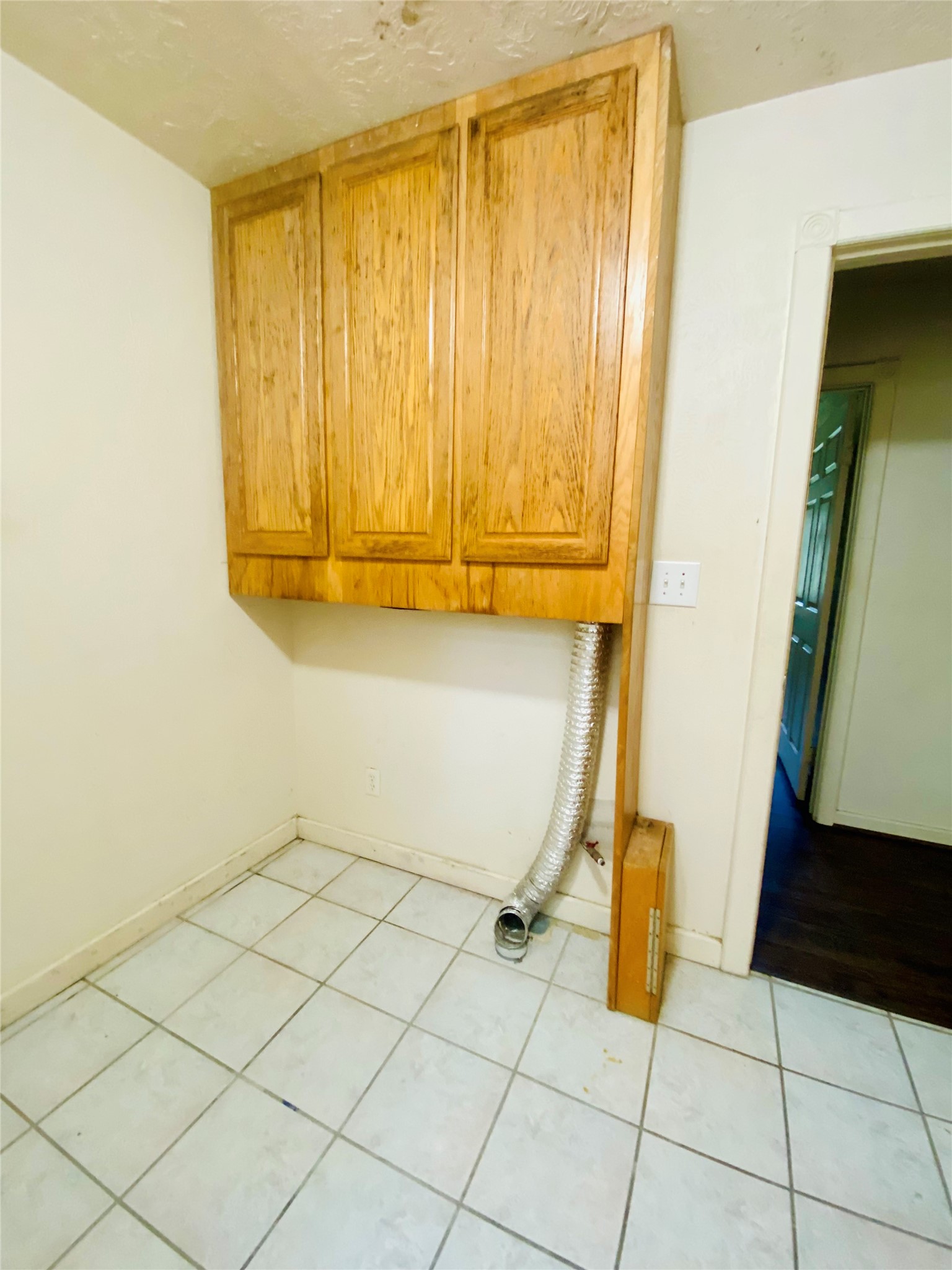 2500 Southline Road Conroe, TX 77384 - Photo 13 of 31 Laundry area in Bathroom upstairs