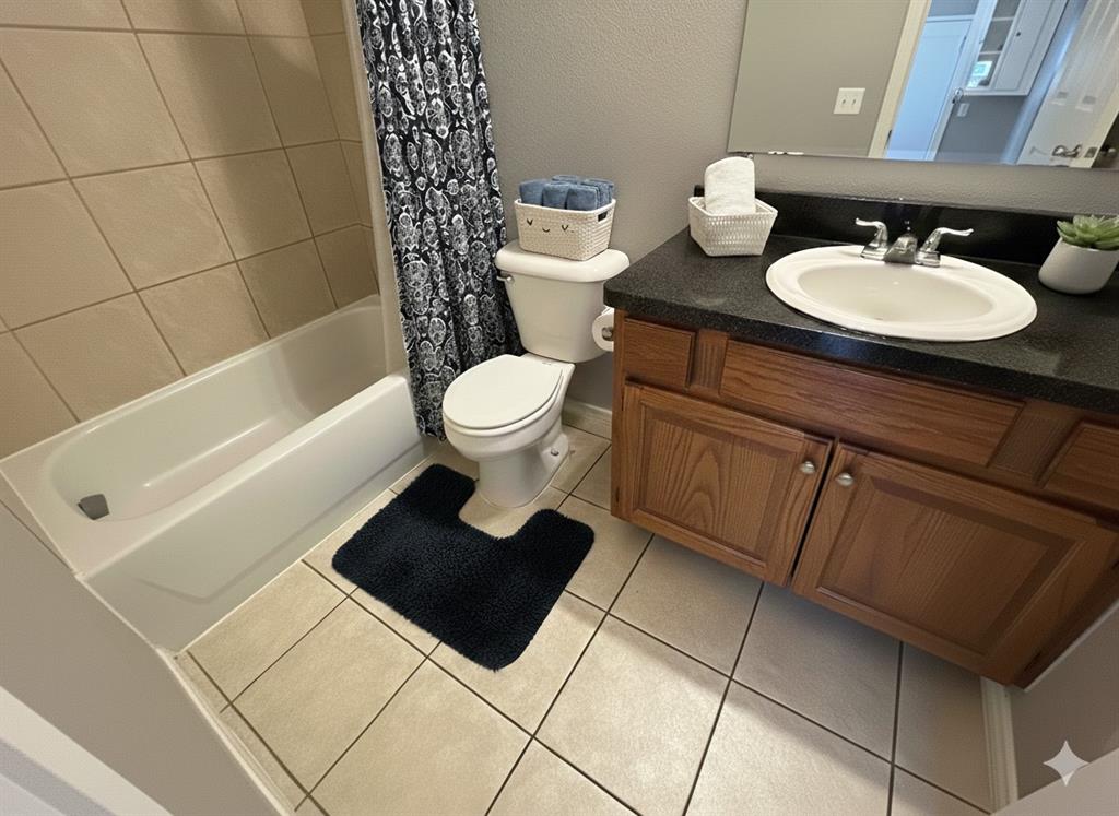 1707 Tina Marie Road, Unit A Arlington, TX 76012 - Photo 11 of 34 Full bath featuring virtual staging