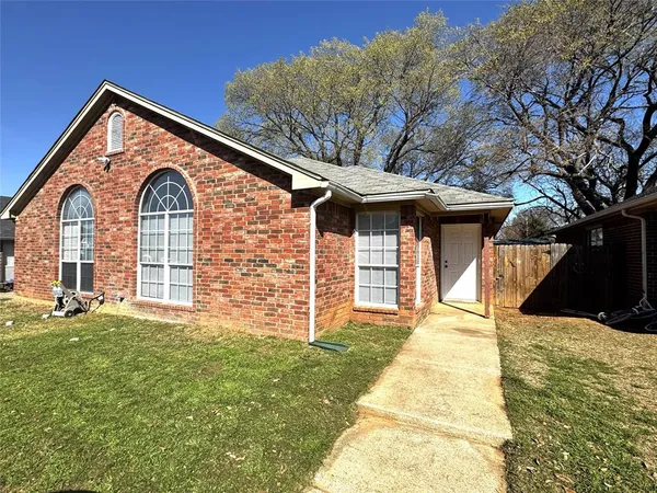 $1,600 | 1707 Tina Marie Road, Unit A, Arlington, TX 76012