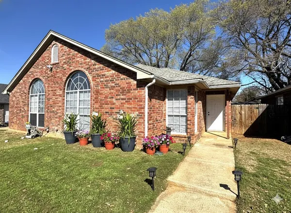 $1,600 | 1707 Tina Marie Road, Unit A, Arlington, TX 76012
