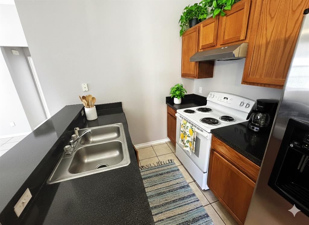 1707 Tina Marie Road, Unit A Arlington, TX 76012 - Photo 5 of 34 Kitchen with virtual staging