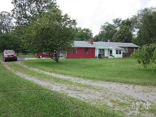 8786 Douglas Road Temperance, MI 48182 - Photo 7 of 19 20369211-6.JPG