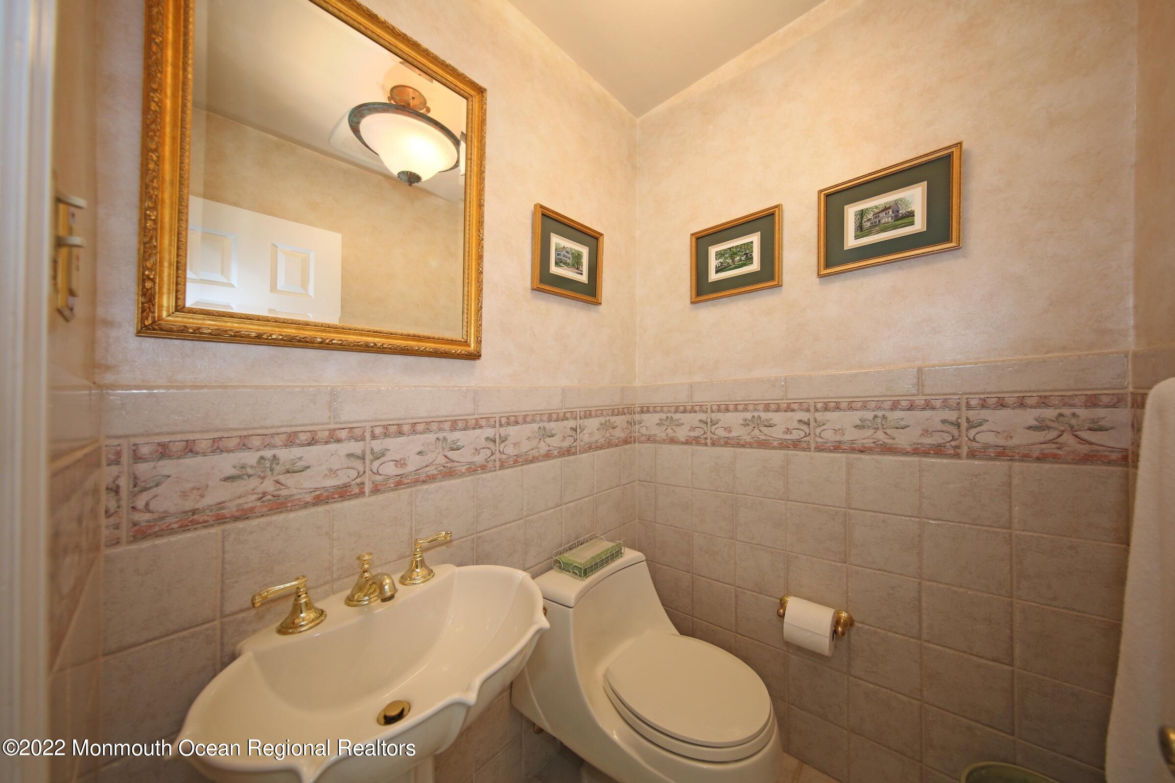 161 Pelican Road Middletown, NJ 07748 - Photo 16 of 43 Powder Room