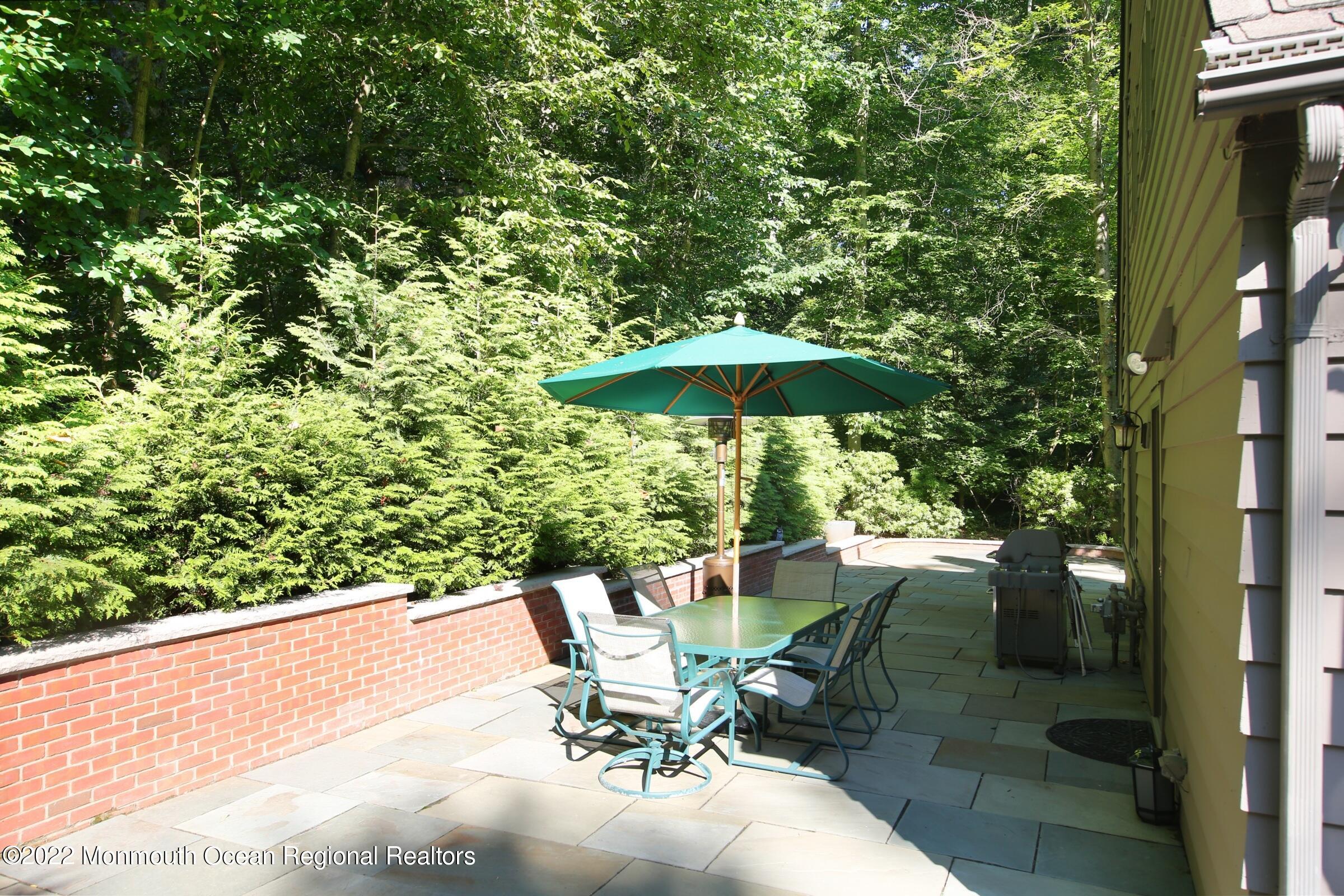 161 Pelican Road Middletown, NJ 07748 - Photo 32 of 43 Dining Ala Fresca!