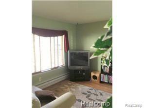 411 West Drahner Road, Unit 4 Oxford, MI 48371 - Photo 4 of 10