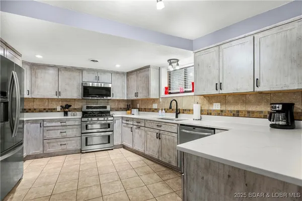 $829,000 | 30383 Bullock Drive, Gravois Mills, MO 65037