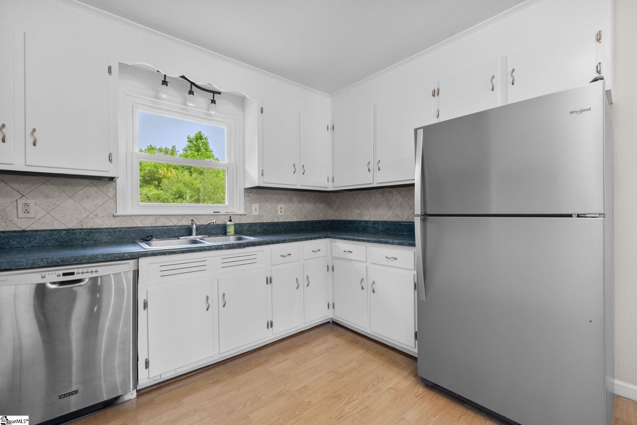 1313 North Parker Road Greenville, SC 29609 - Photo 9 of 48