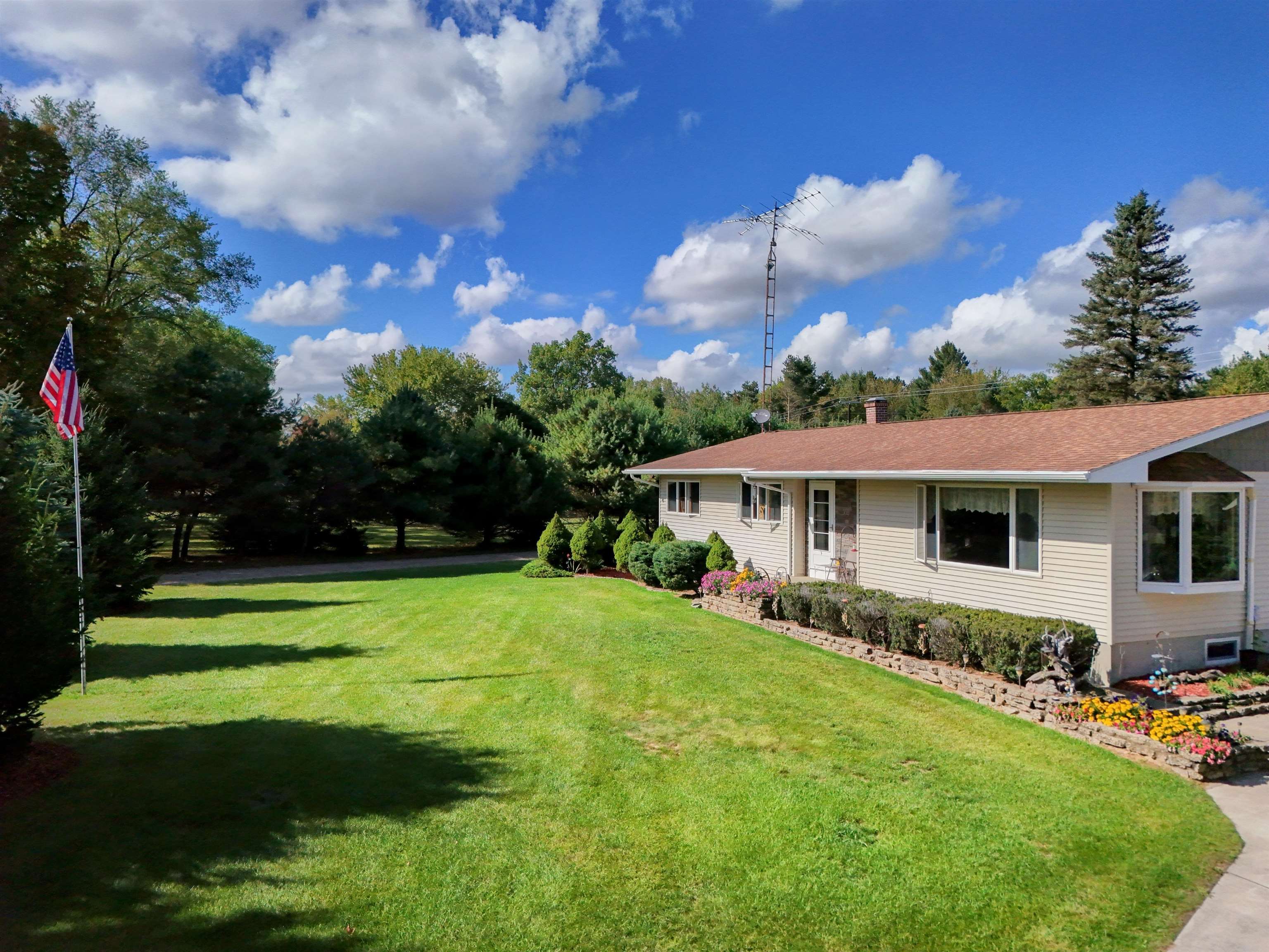 2031 East Dayton Road Caro, MI 48723 - Photo 3 of 35