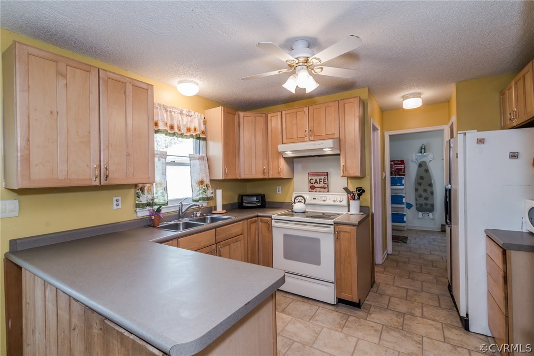 7708 Woodbrook Road Quinton, VA 23141 - Photo 8 of 25 Gallery Image 8