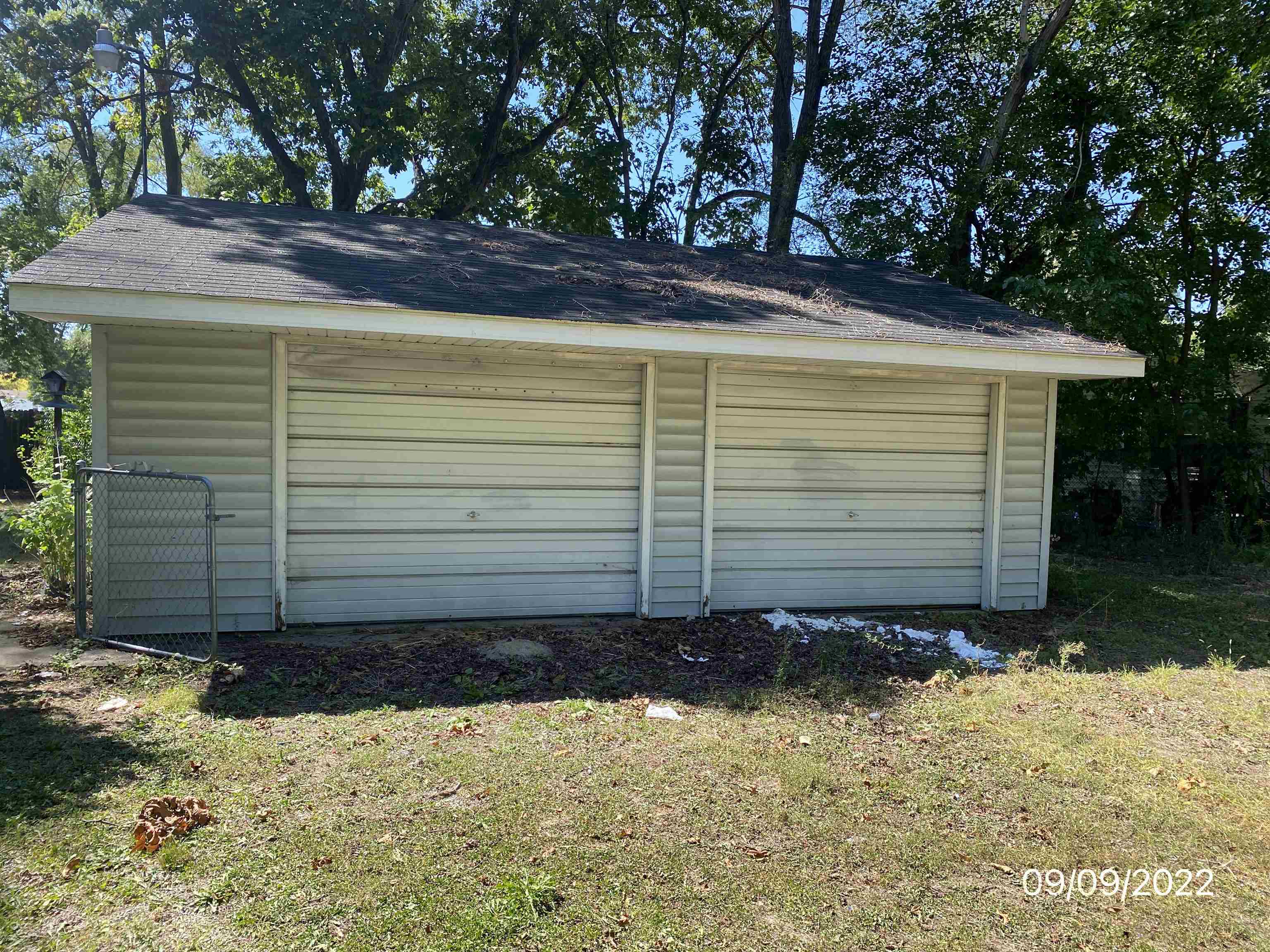 1572 Eberly Road Flint, MI 48532 - Photo 4 of 31 50092232-3.JPG
