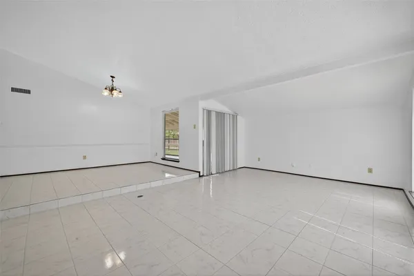 $1,600 | 14315 Lourdes Drive, Houston, TX 77049
